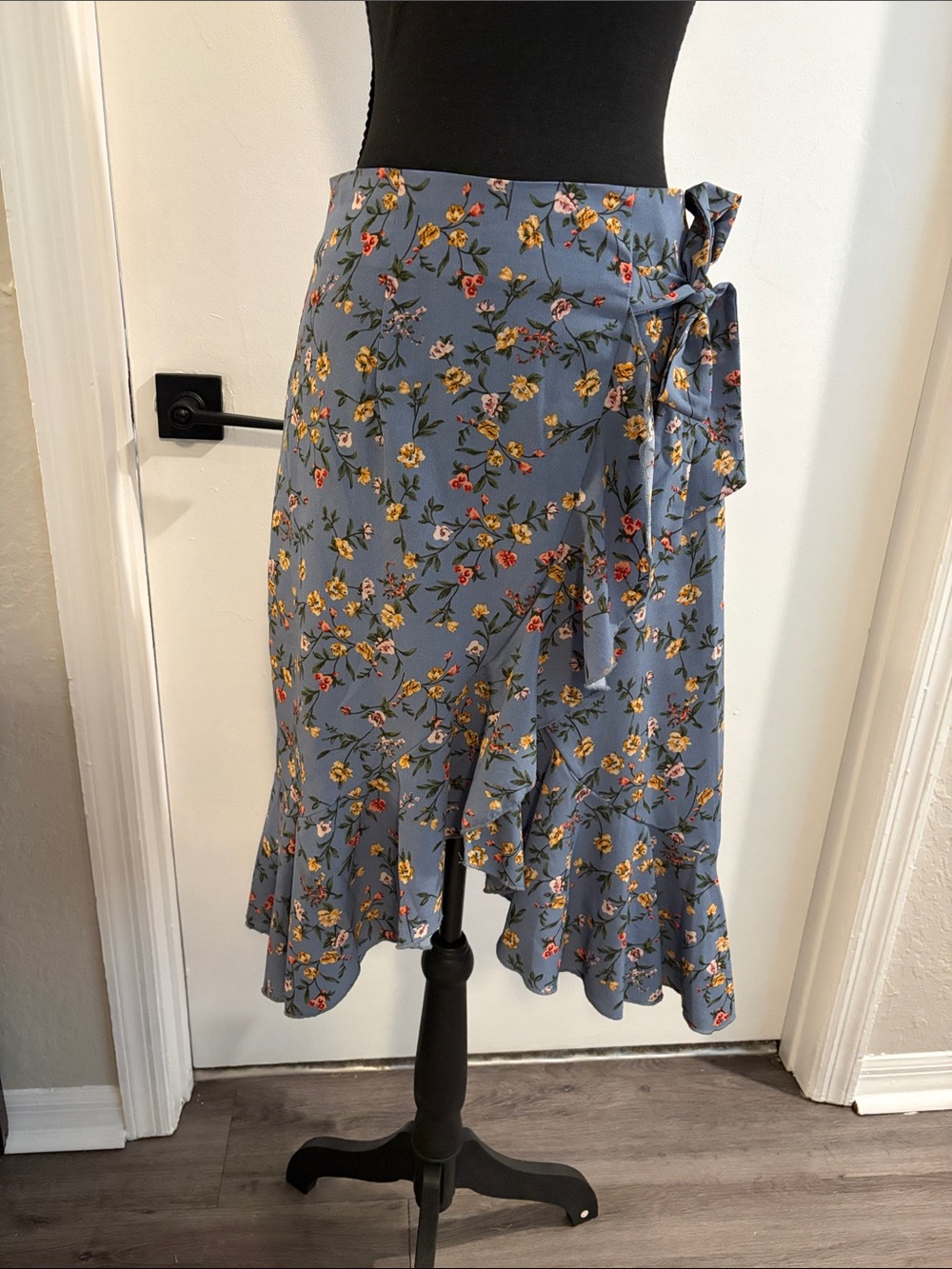SHEIN faux wrap floral skirt with ruffle and tie detail size small blue floral